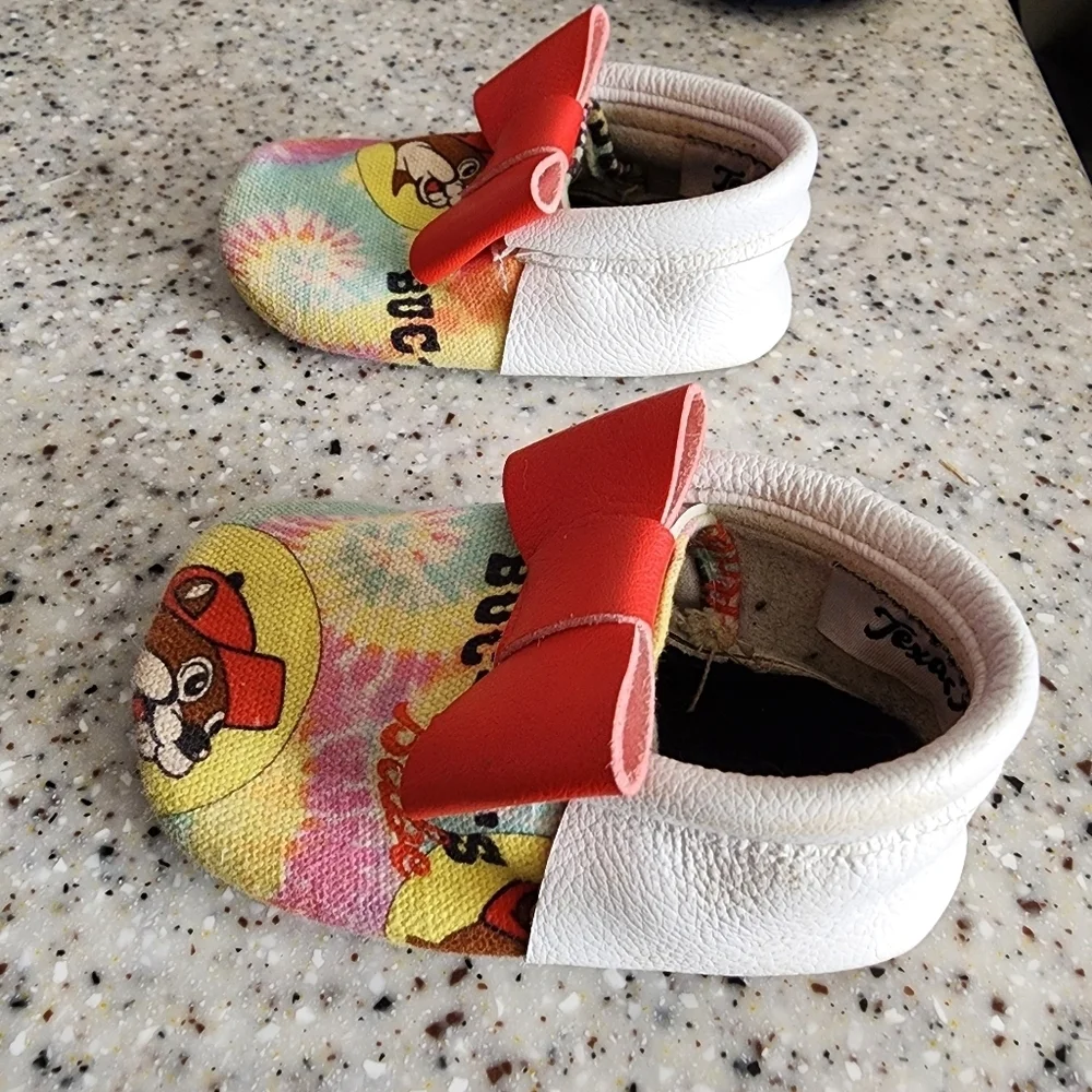 Buc-ee's Tie Dye Kids Moccasins with Red Bow Size Toddler 4